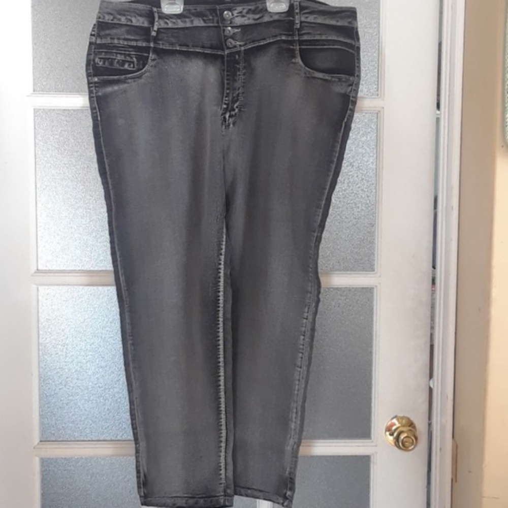 PLUS SIZE Grey Jeans